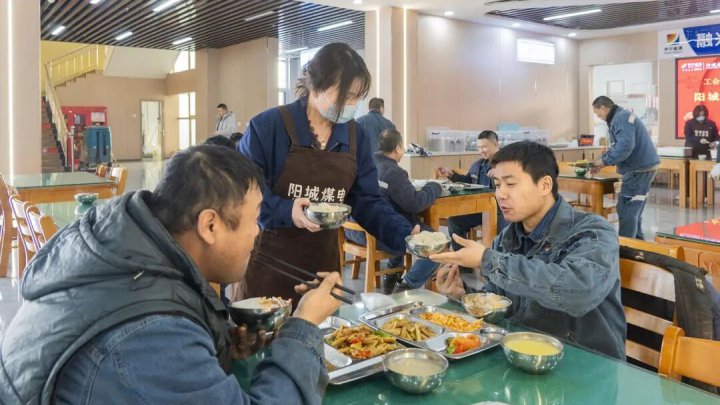 冬至送暖，情系一线！拼搏在线官方网站-拼搏（中国）
能源拼搏在线官方网站-拼搏（中国）开展冬至慰问活动