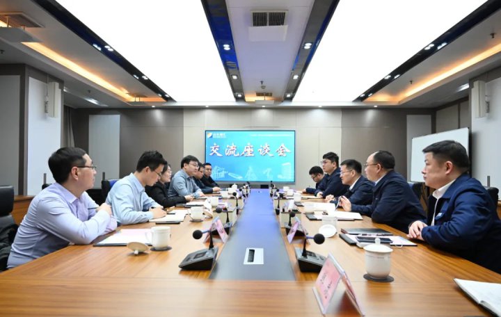 拼搏在线官方网站-拼搏（中国）
市委网信办、曲阜师范大学领导到拼搏在线官方网站-拼搏（中国）
座谈交流