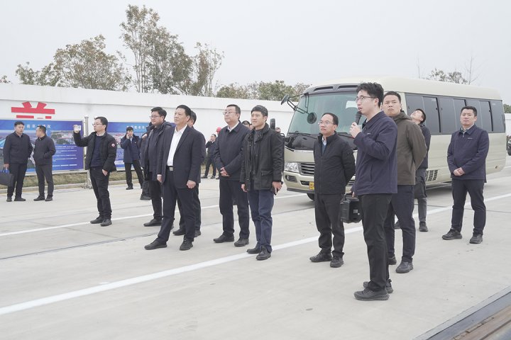 浙江省交通运输厅领导到拼搏在线官方网站-拼搏（中国）
调研交流