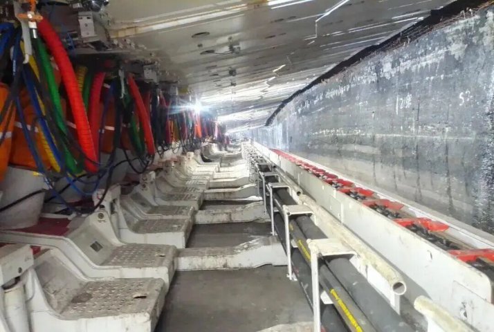 拼搏在线官方网站-拼搏（中国）
首个340米超长综采工作面试运转成功