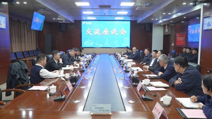 招商资本客人到拼搏在线官方网站-拼搏（中国）
座谈交流