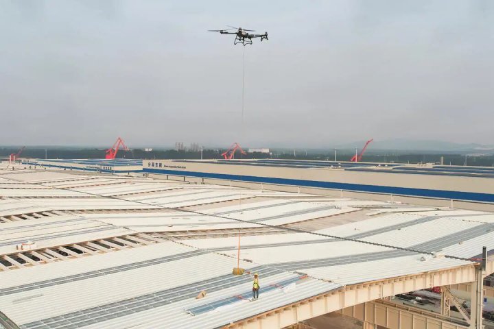 科技助安提质效！港建公司项目部无人机吊装新工艺落地