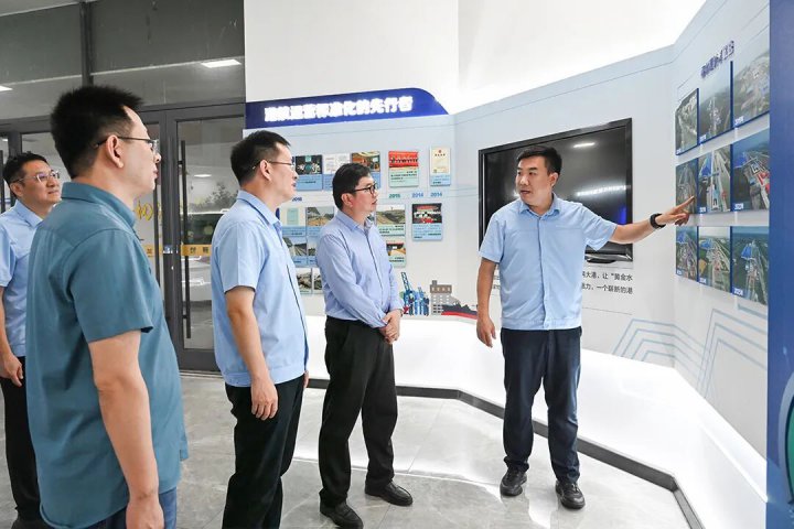 中国铁路济南局客人到梁山港参观调研